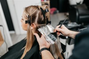 coloración cabello (tratamiento para el pelo) peluquería natural en valencia
