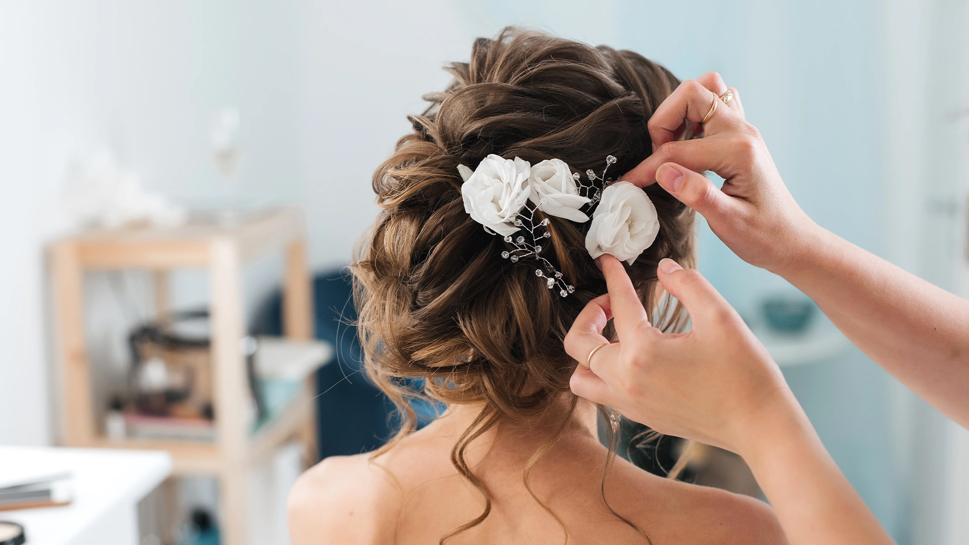 ultreia-peluqueria-peinados-invitada-boda-eventos-recogido-alto